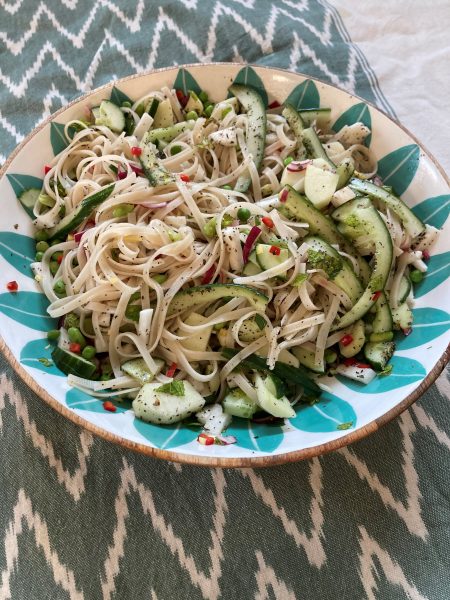 Lees meer over het artikel Frisse rijstnoedel salade