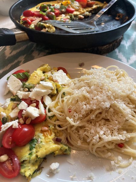 Lees meer over het artikel Courgettefrittata met spaghetti aglio e olio